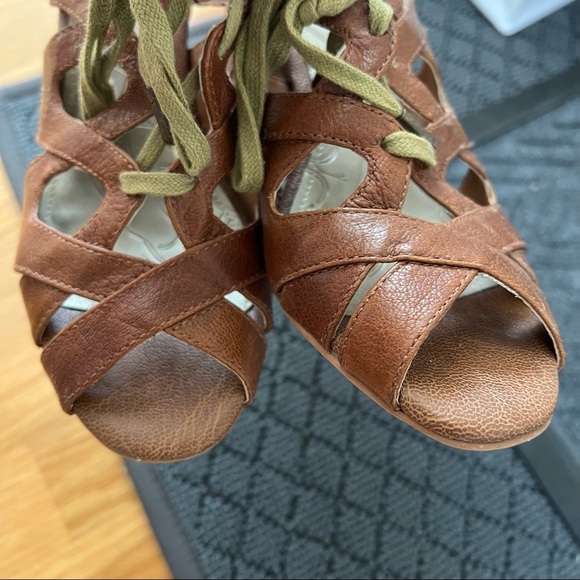 ⭐Giani Bernini Cognac Luggage Leather Strappy Caged Peeptoe Wedge Sandals Size 6 - Picture 3 of 7